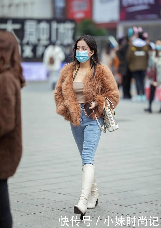 街拍：取代高跟鞋, 成为牛仔裤的“好搭档”, 时髦修身还不累脚!