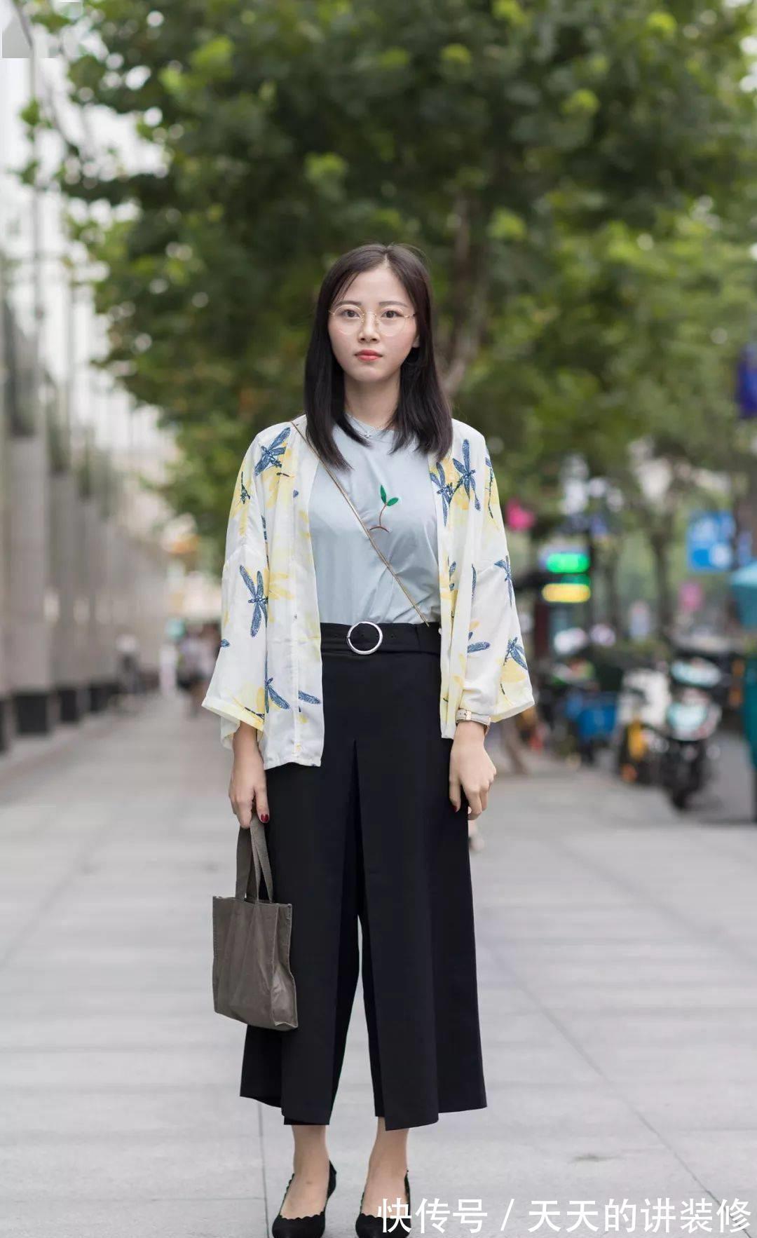 美女|美女脚上一双尖头的高跟鞋,让她的文艺气质看上去十分的有女人味