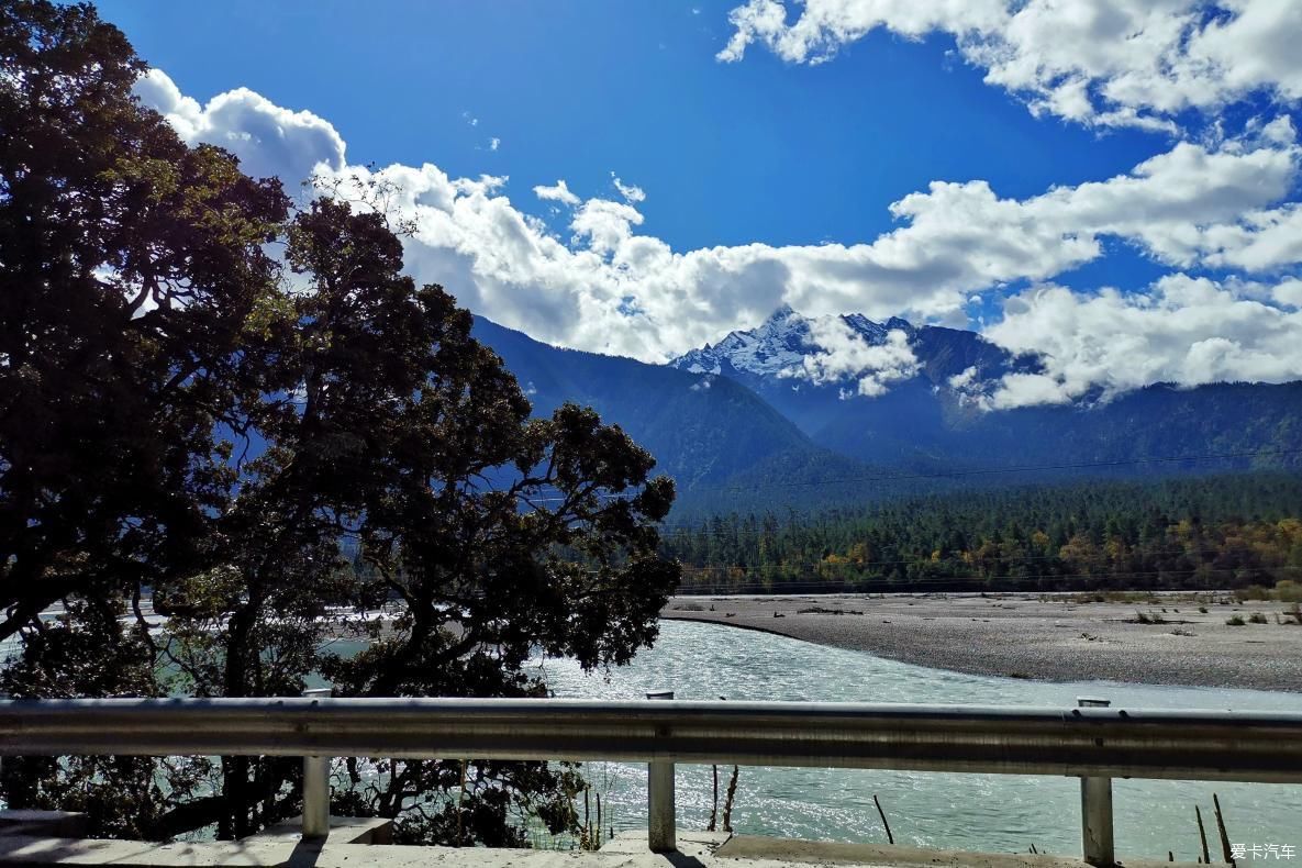 独自自驾游 欣赏最美的岗云杉林 体验环藏之旅的慢生活