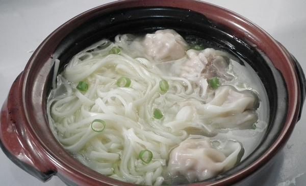 外国朋友吐槽中餐吃不饱,看了他点的菜后我笑了:能吃饱就怪了