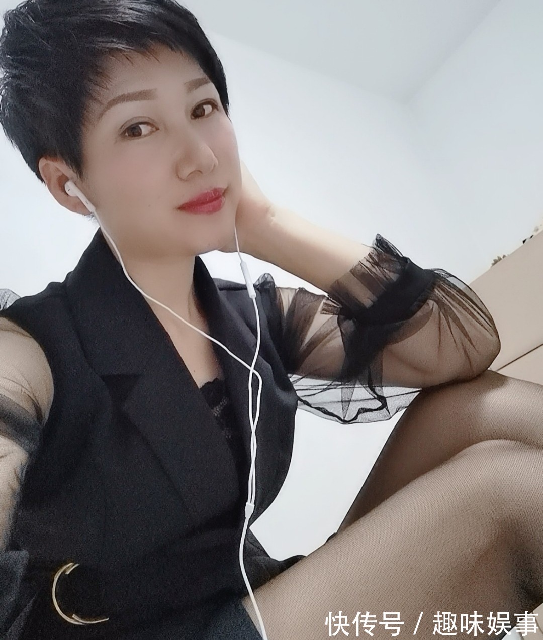 短发|短发的女人别具一番风韵,更需要搭配简洁的装扮!