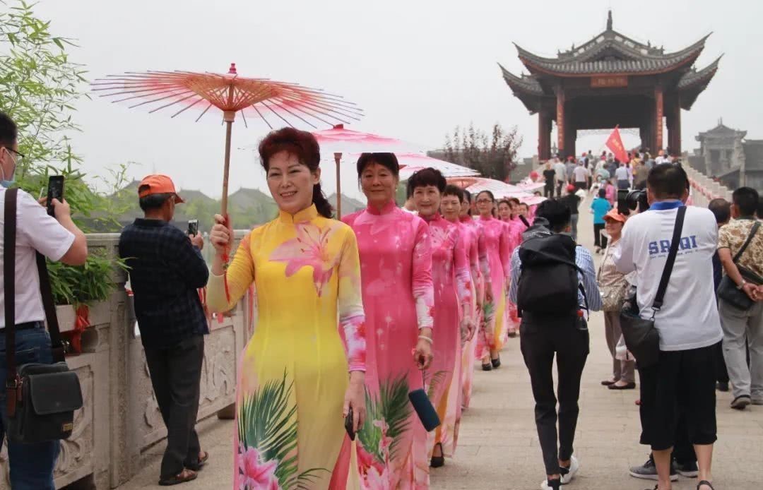 汴京|汴绣、汴京灯笼张、旗袍……市民考察团这次去了哪儿?