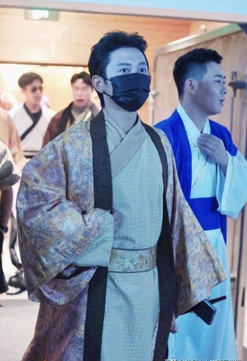 李雪琴|《德云斗笑社》抢先看，郭麒麟李雪琴参与录制，周九良惨坐冷板凳