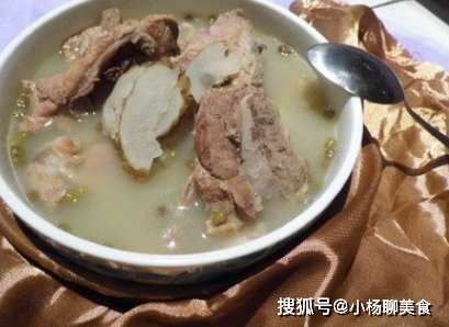 错误|炖排骨汤,多数人易出错的3个操作!肉质腥柴不鲜嫩,别乱炖汤了