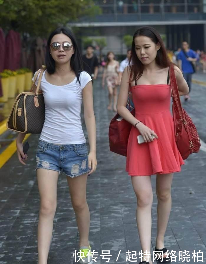 迷人|白T恤搭配绿色运动短裤,清纯靓丽活力满满,青春气息迷人!