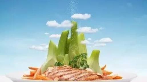 更年期妇女|女性进入更年期，4物别往嘴里塞，医生：管住嘴，还能唤回第二春