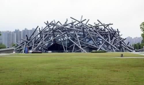 国内模仿鸟巢最失败建筑，花2亿建了个鸡窝，当地人：太浪费了