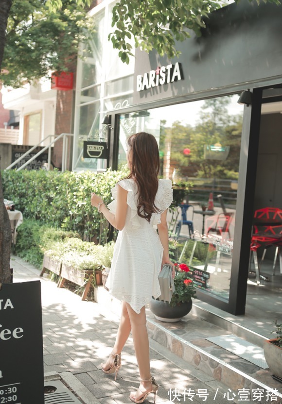 蕾丝|女神孙允珠高清时尚搭配:怀旧风百合蕾丝绣花百叶衣裙