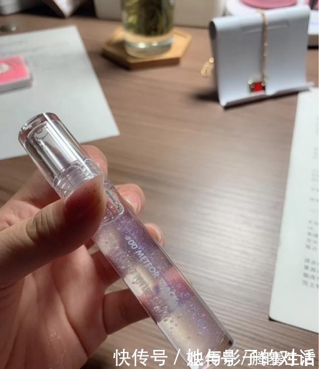 嘟嘟唇 氛围感美女唇妆是重点,口红谁都涂,配合小技巧颜值翻倍!