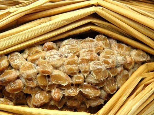 牛油果|脸色暗黄的女性，再穷也要买3种食物，不出1个月，皮肤掐出水