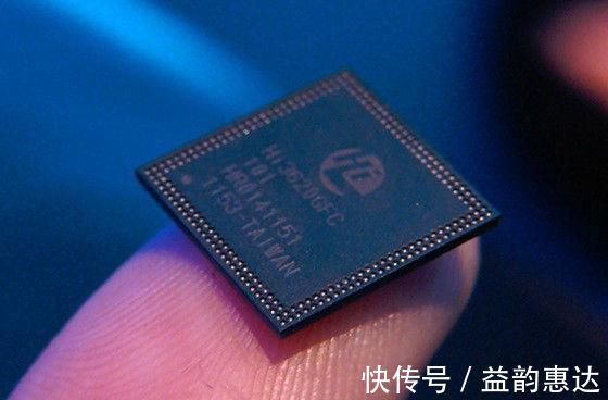 华为p|华为发布首款中置挖孔屏，5000mah大电池，价格亲民
