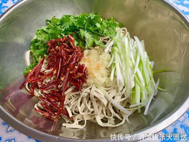 辣椒|凉拌豆皮怎么做好吃教你农家开胃下饭吃法,端上桌能多喝两杯酒