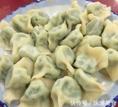 拌韭菜馅有窍门,老师傅:这4种调料别乱加,韭菜鲜香嫩滑不出水