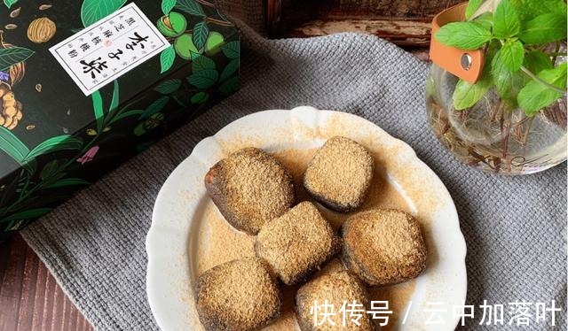 年糕|自制黑芝麻核桃芝士年糕，能拉丝又清甜，关键是一点也不腻！
