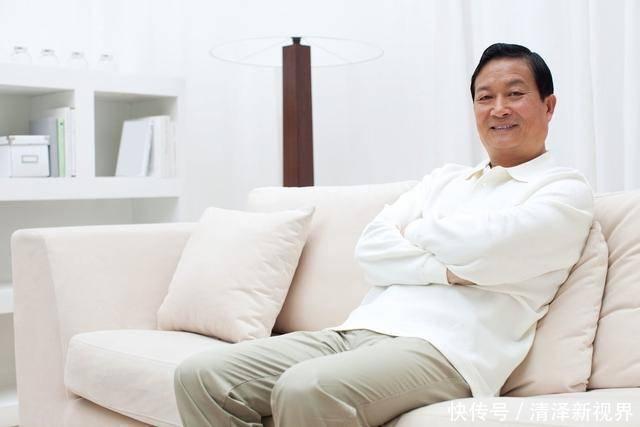 董大爷|上了年纪的老人,该不该把手里的钱告诉子女三位老人说得很实在