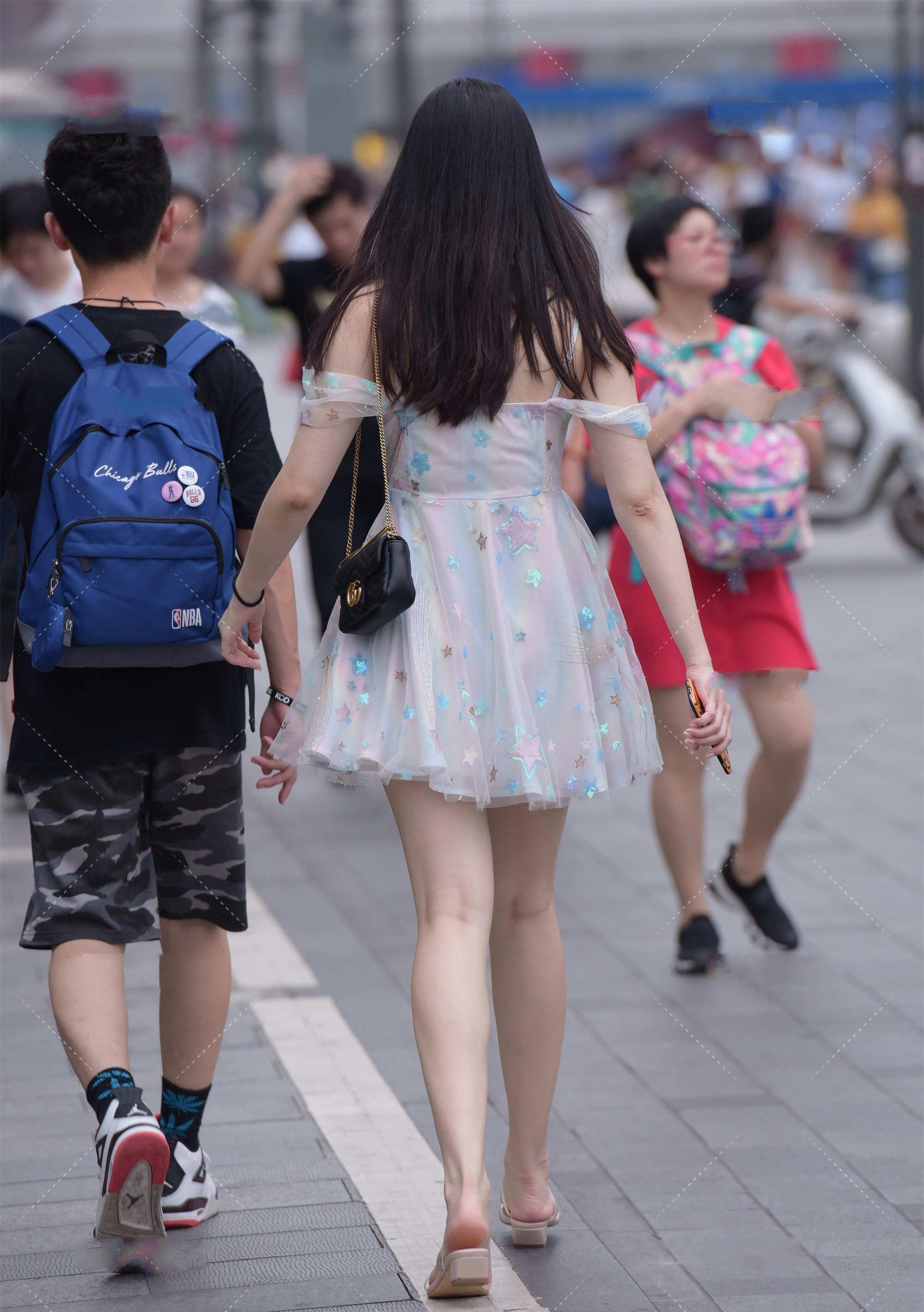 高跟鞋|仙女裙加上彩色亮片装饰，仙气十足，也太美了吧
