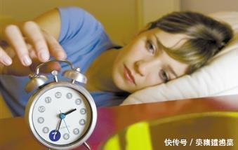 藿香正气水别压在箱底冬天涂在脚心,一次解决2个小“秘密”