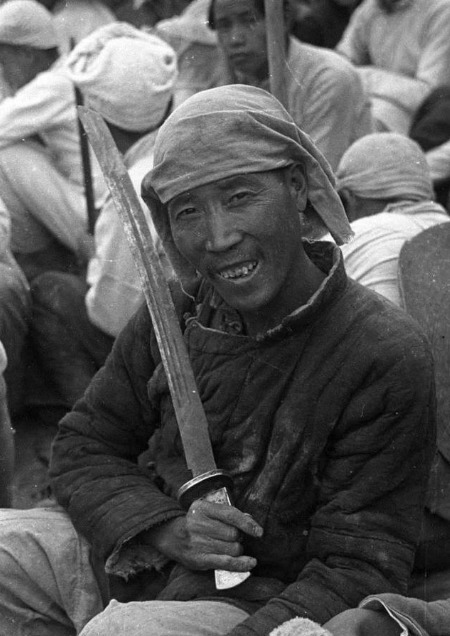 群众|民兵抓到一个日军翻译,缴获4把步枪,群众拍手称快