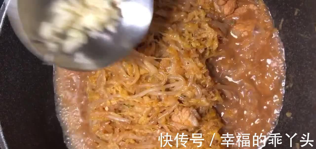家常酸菜炒粉条,酸辣开胃,东北人常常念叨的家乡“好”味道