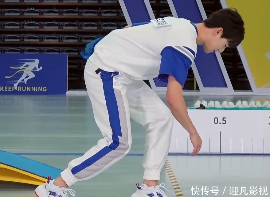 跳高|《奔跑吧》跨栏跳高李昀锐霸屏,可是慢镜头中,网友发现了猫腻