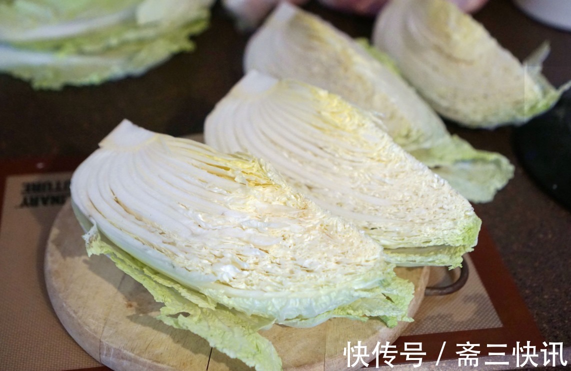 白菜|腌酸菜时,别只知道加盐,学会3个技巧,不发霉不起沫,越放越香
