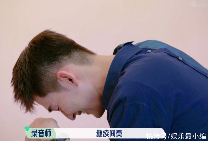 录音棚|孟子义唱主题曲一直在跑调，镜头扫到张翰反应，又一次嗑到CP了