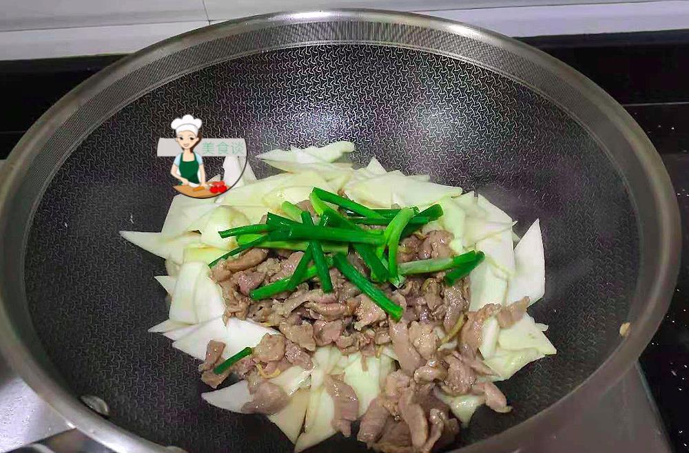 爽口|夏天记得多吃此,简单一炒,鲜滑爽口,低脂饱腹,多吃还美白嫩肤