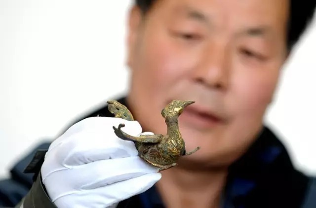 热水墓群|“九层妖塔”原型古墓惊现:1000余件文物,500余件金银玉器,87匹汗血宝马