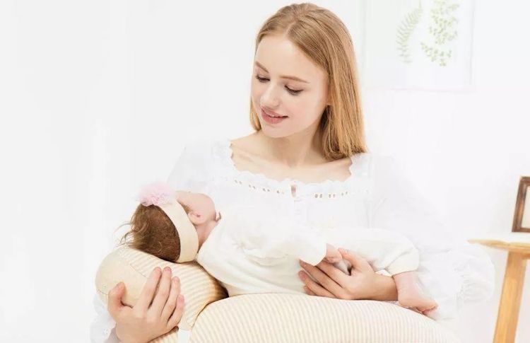 母乳喂养|宝宝这个时间断母乳，免疫力会更高，宝妈恢复也更有利，不是1岁