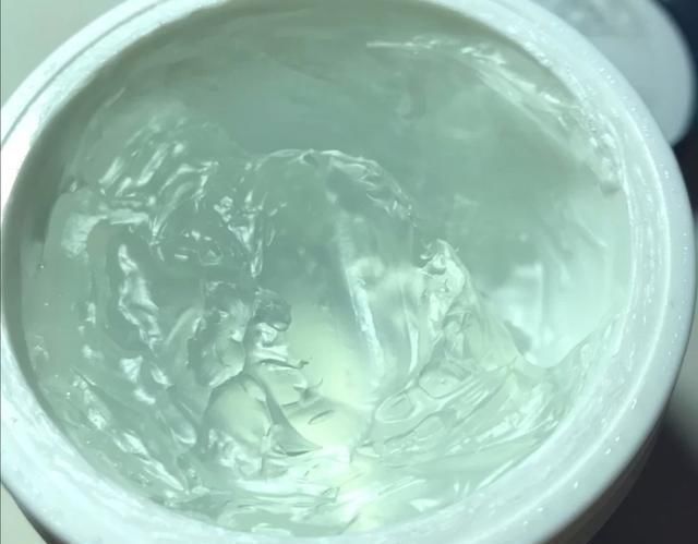 精华液|有4个特点的面膜，就不要再用了，钱花了还伤皮肤