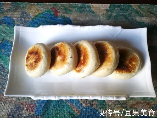 面食|尝尝这道爱意满满脆皮馅饼，生活赛过活神仙