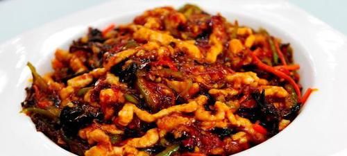 制作鱼香肉丝时,好吃有诀窍!不放醋和豆瓣酱,依旧香嫩又入味!