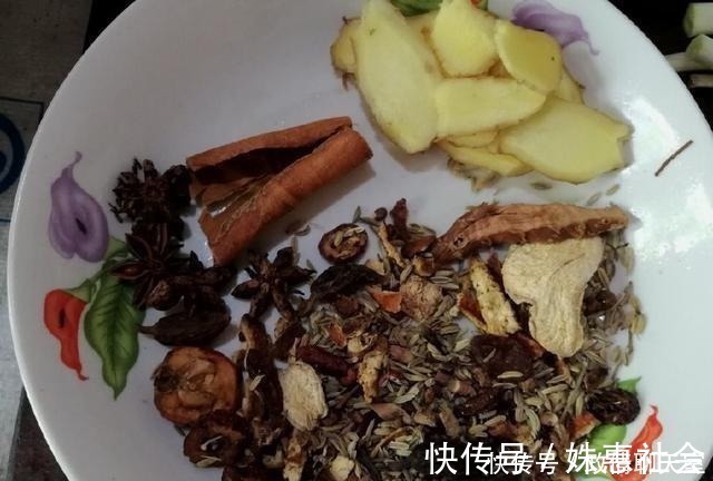 爱吃肥肠的一定要收藏,在家简单一做,美味又好吃