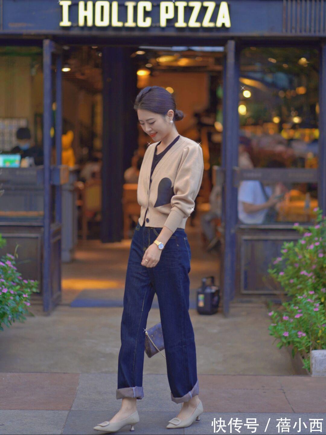 开衫|奔三奔四的女人会穿“毛衣”更时尚,搭配思路总结好了,值得借鉴