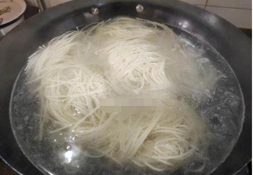 汤清味|这碗面吃了几十年,汤清味鲜,做法特简单,天冷来一碗,暖和