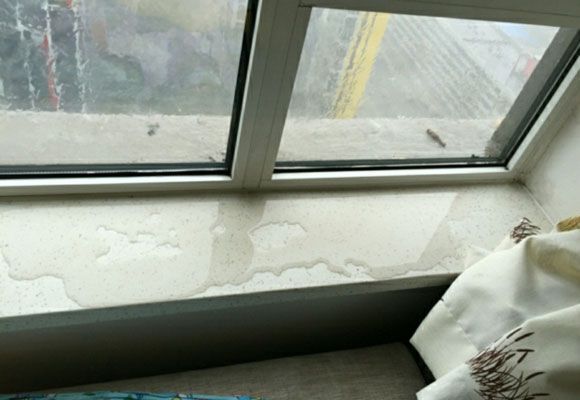 窗框|窗户漏水要维修,以免腐蚀窗户和墙体!窗户漏水原因和处理方法!