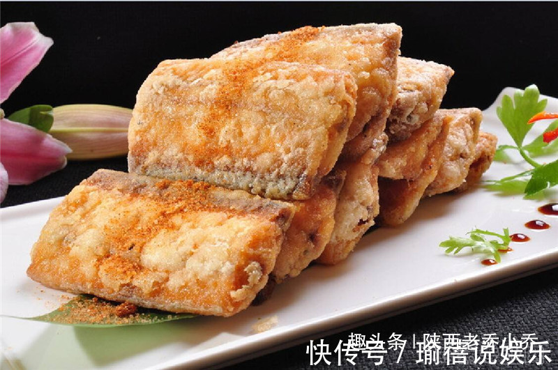 干炸带鱼有诀窍，凉了也不发软，好吃又过瘾，过节请客倍有面