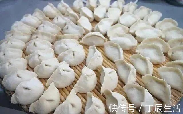 饺子皮|包好的饺子，直接放冰箱就错了，这样保存，煮的时候不破皮不粘锅