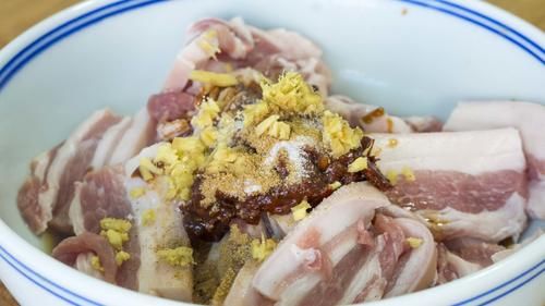 五花肉老做法，上锅蒸一蒸就出锅，一层比一层香，好吃不腻口