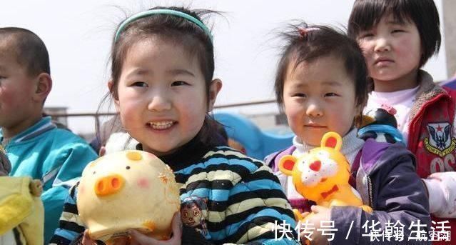 孩子|孩子到这个年龄,父母真的该给零花钱了,不然长大后容易让你失望