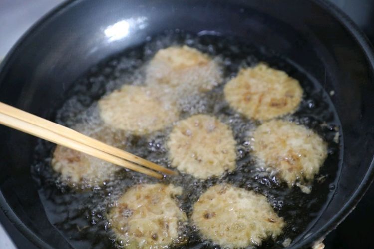 家常炸藕盒，外酥里嫩，咬一口就爱上的味道，大人孩子都爱吃