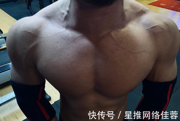 型男|肌肉型男有颜有料,麒麟臂健壮如大腿,胸肌练到青筋爆裂!
