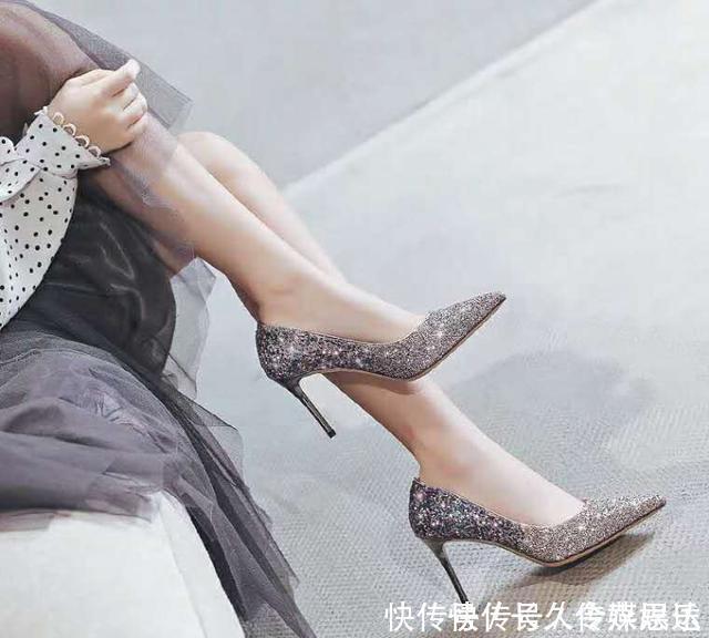 高跟鞋vs厚底鞋,同样显高,对我们身形修饰截然不同