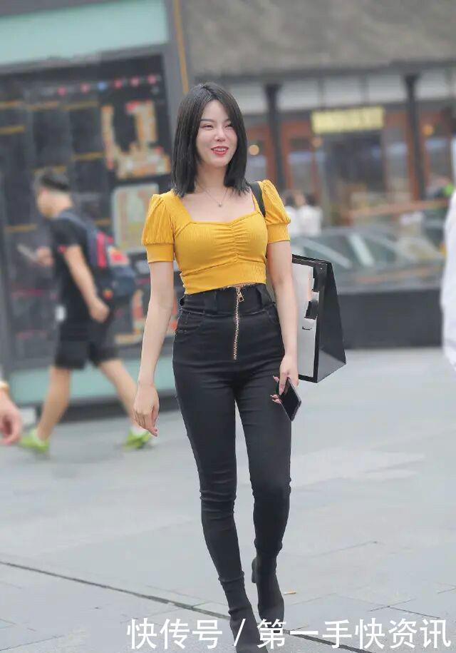 牛仔裤|“阔腿裤”失恋了,今年开始流行牛仔裤,时髦又显瘦