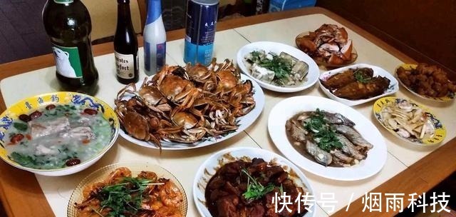 蒸螃蟹，冷水蒸还是热水蒸掌握这3点螃蟹鲜甜不腥还不掉腿！