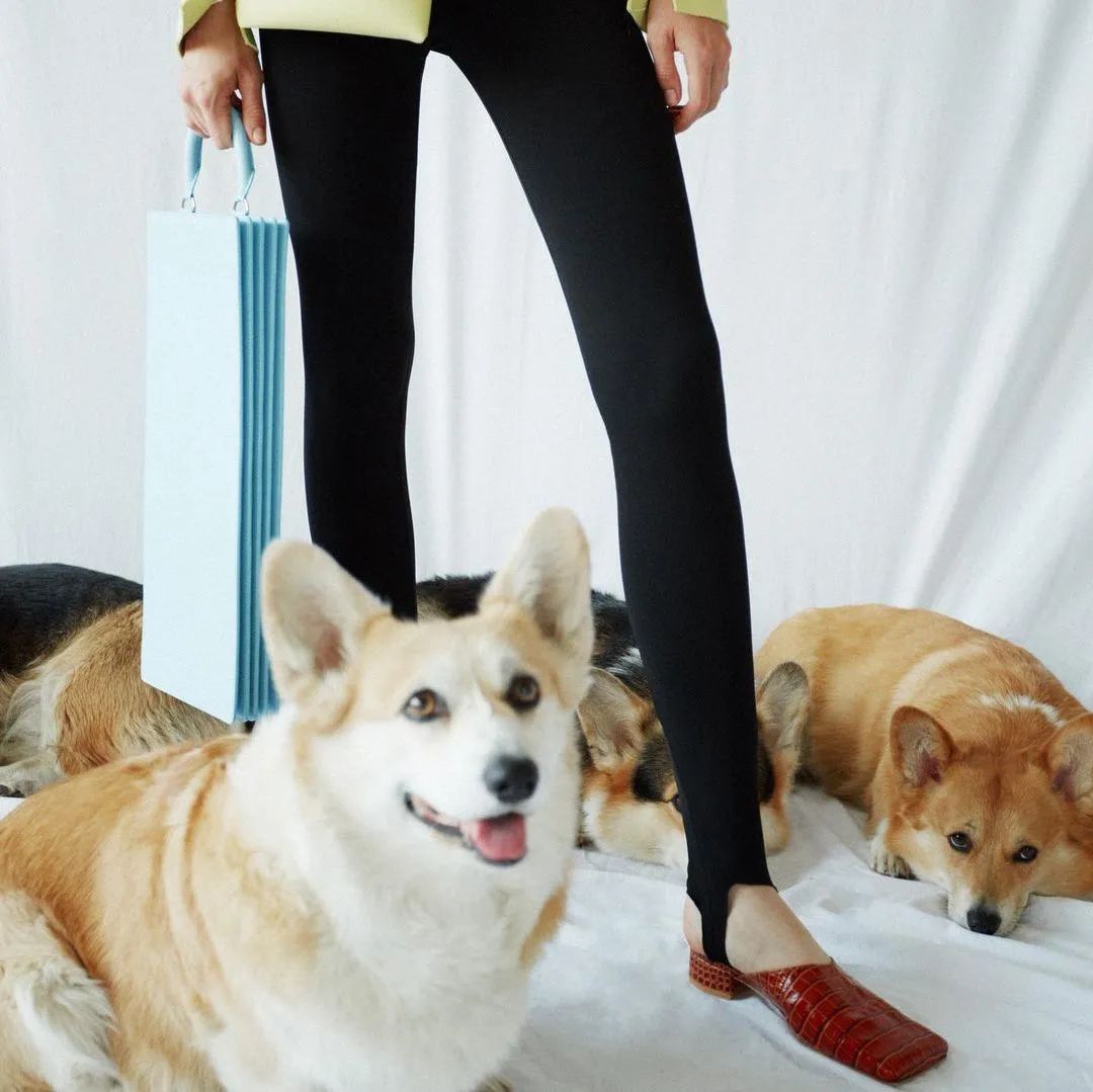 时髦|这个秋冬,让鞋子时髦起来的秘诀竟然是“变方”