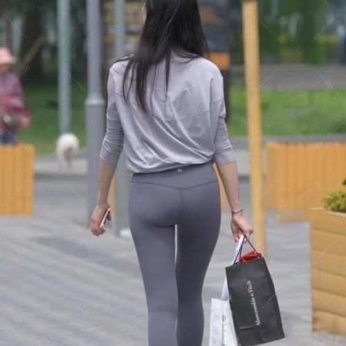 紧身裤 简约瑜伽裤,显得帅气更时尚,穿上更显时尚朝气的格调!