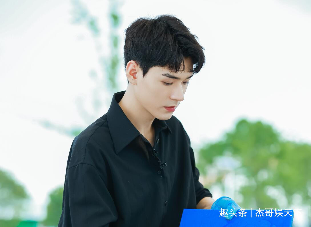 黃曉明耍心眼,丁真動機不純,《中餐廳》收官只能靠周也勉強挽尊