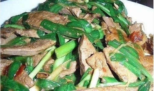 视力|韭菜和“它”一起炒,常给家人吃,清除血管垃圾,护肝强肾保视力