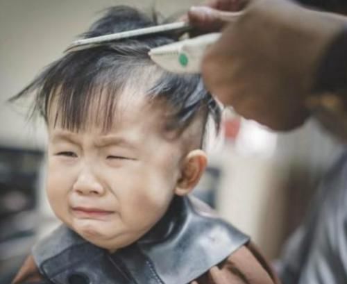 夏季|夏季给宝宝剃头，不光凉快还能让头发越长越更浓密？父母别搞错了